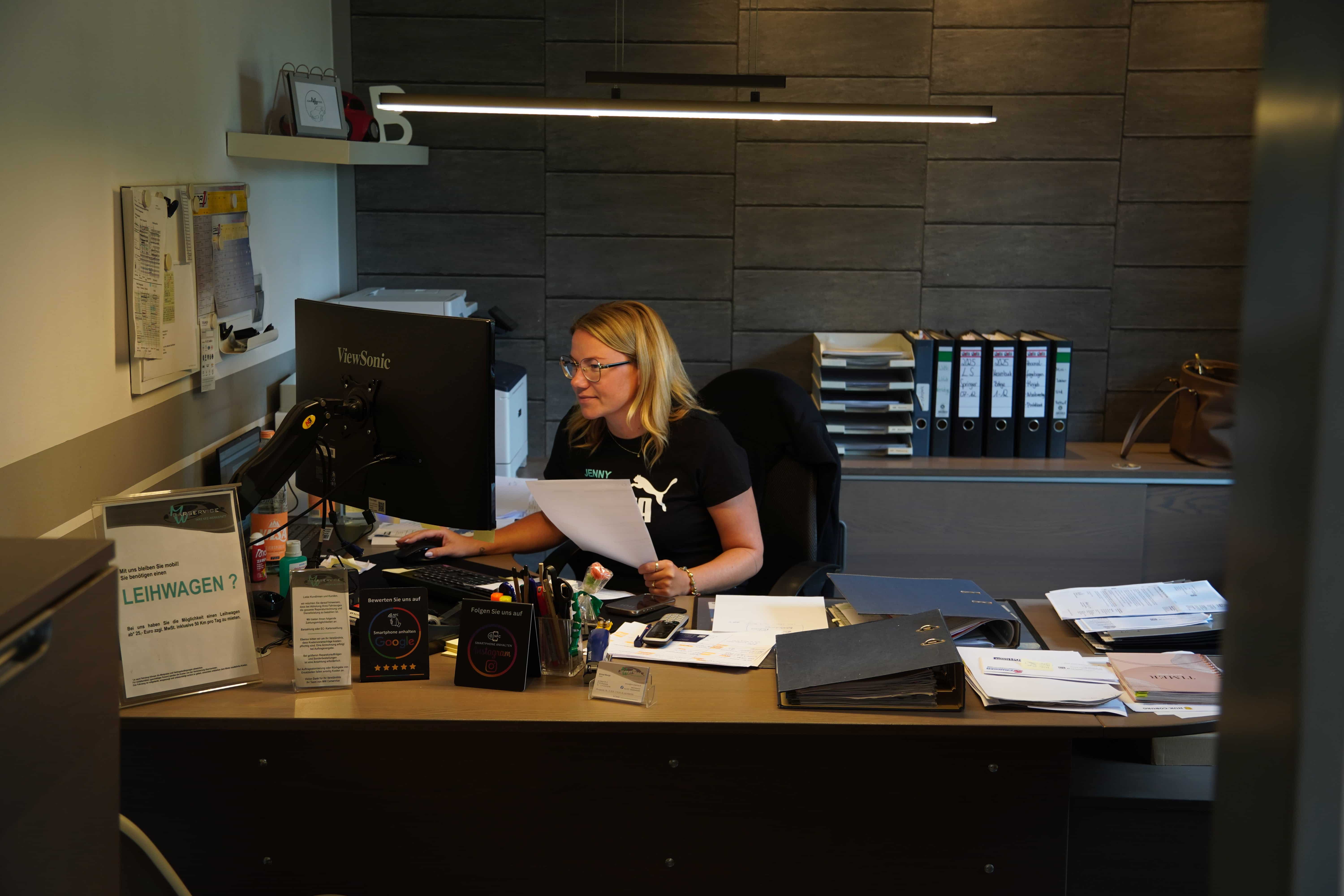 MW-Carservice Team im Büro